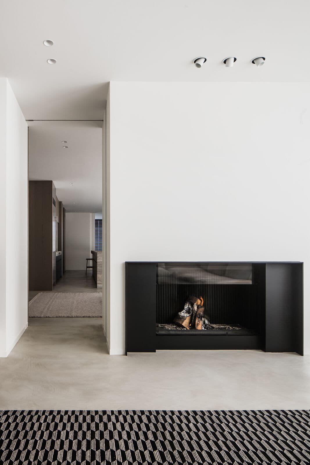 Installation d'une cheminée à bois Metalfire Ultime D à Saint-Rémy-de-Provence par Flamme Concept. Foyer fermé design, chauffage performant, écologique et esthétique, idéalement situé à moins de 30 minutes pour intervenir rapidement dans les Alpilles