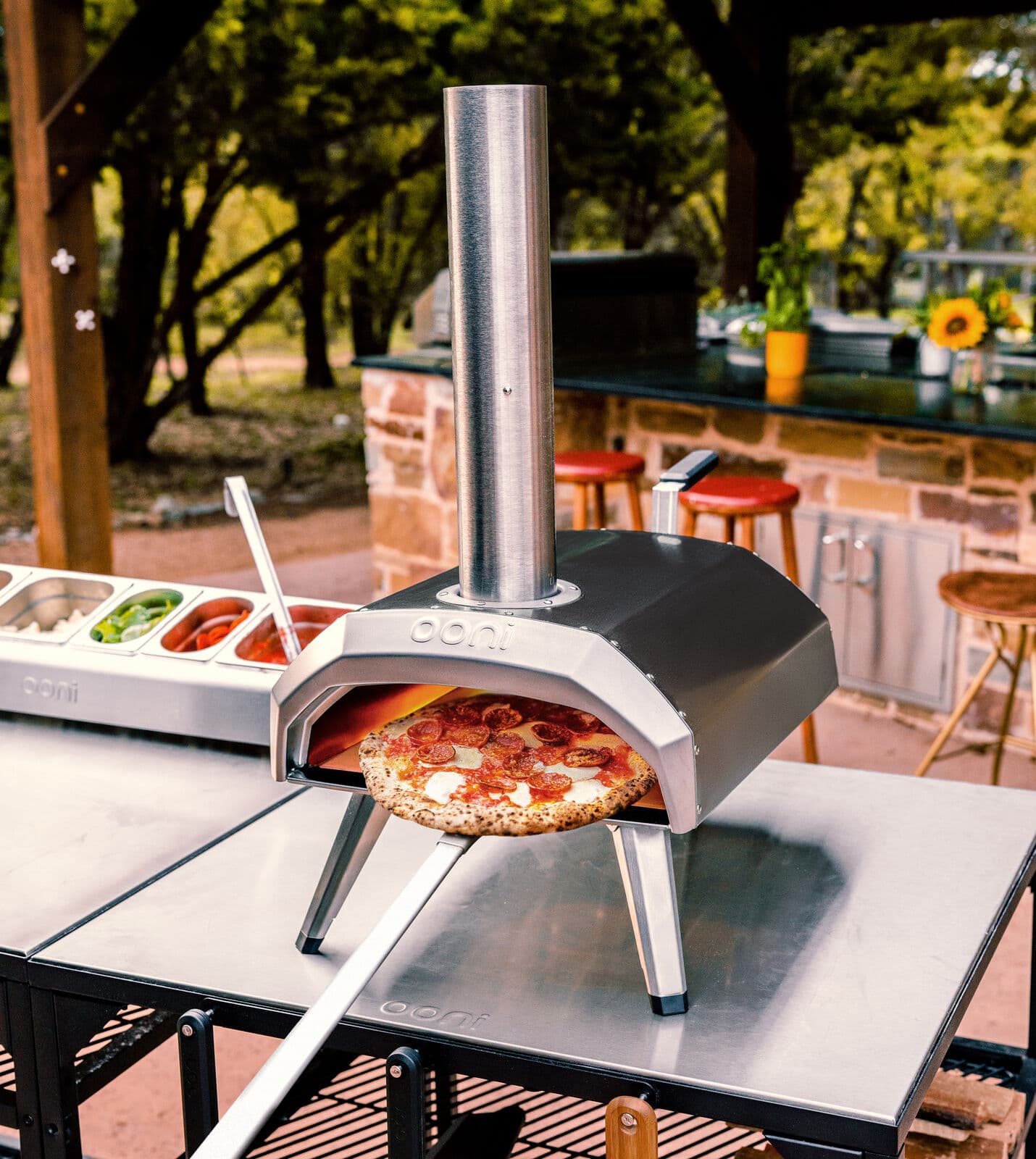 Four à pizza Karu 12 version multi combustible ( bois et charbon, gaz en option ) Disponible chez Flamme Concept Avignon, à coté de Carpentras, Monteux, Cavaillon, L'Isle sur Sorgues, Pernes les Fontaines, Orange dans le Vaucluse (84).