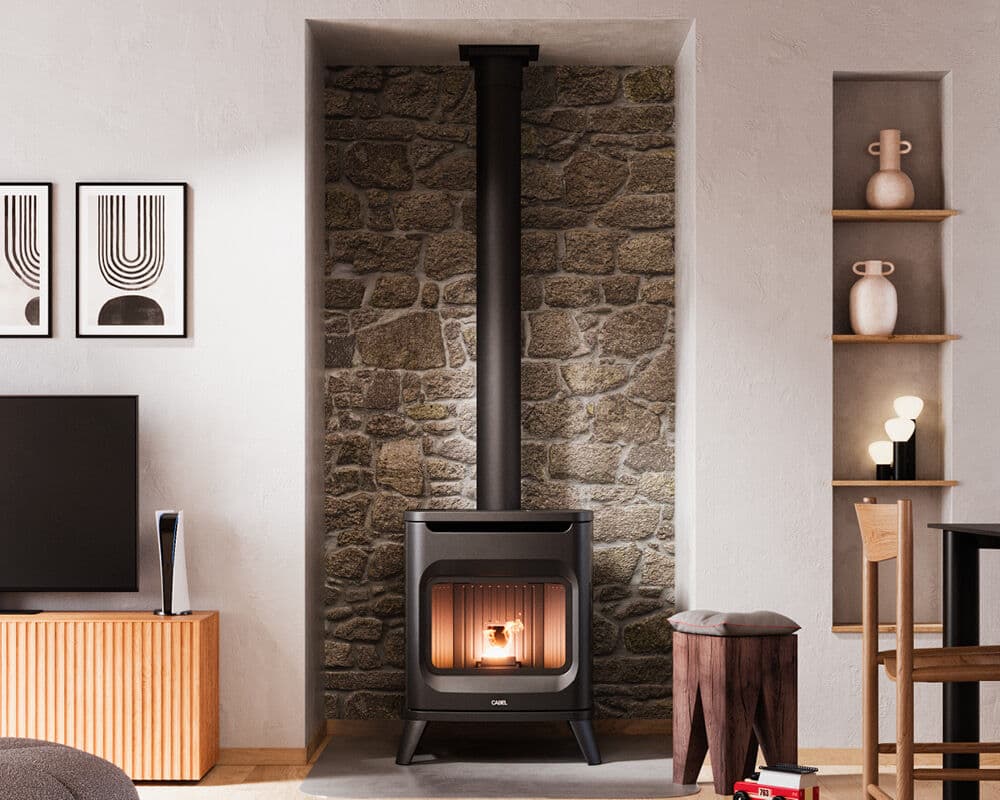 Cadel Hublot 6 UP Twin à Carpentras (84200) : poêle à granulés compact 6 kW, design hublot, diffusion double d’air chaud. Installation et conseils par Flamme Concept dans le Vaucluse 84.
