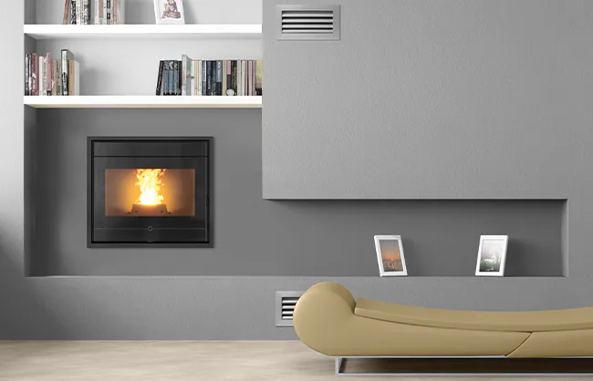 Thermorossi INSERT LINE IDRA EVO CHEMINÉE À GRANULÉS AVEC BRÛLEUR AUTONETTOYANT — vue principale, visuel fabricant